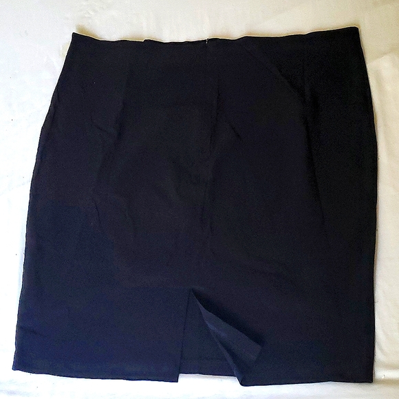 Black, Asos plus size skirt. Never worn, button missing. - Picture 2 of 4